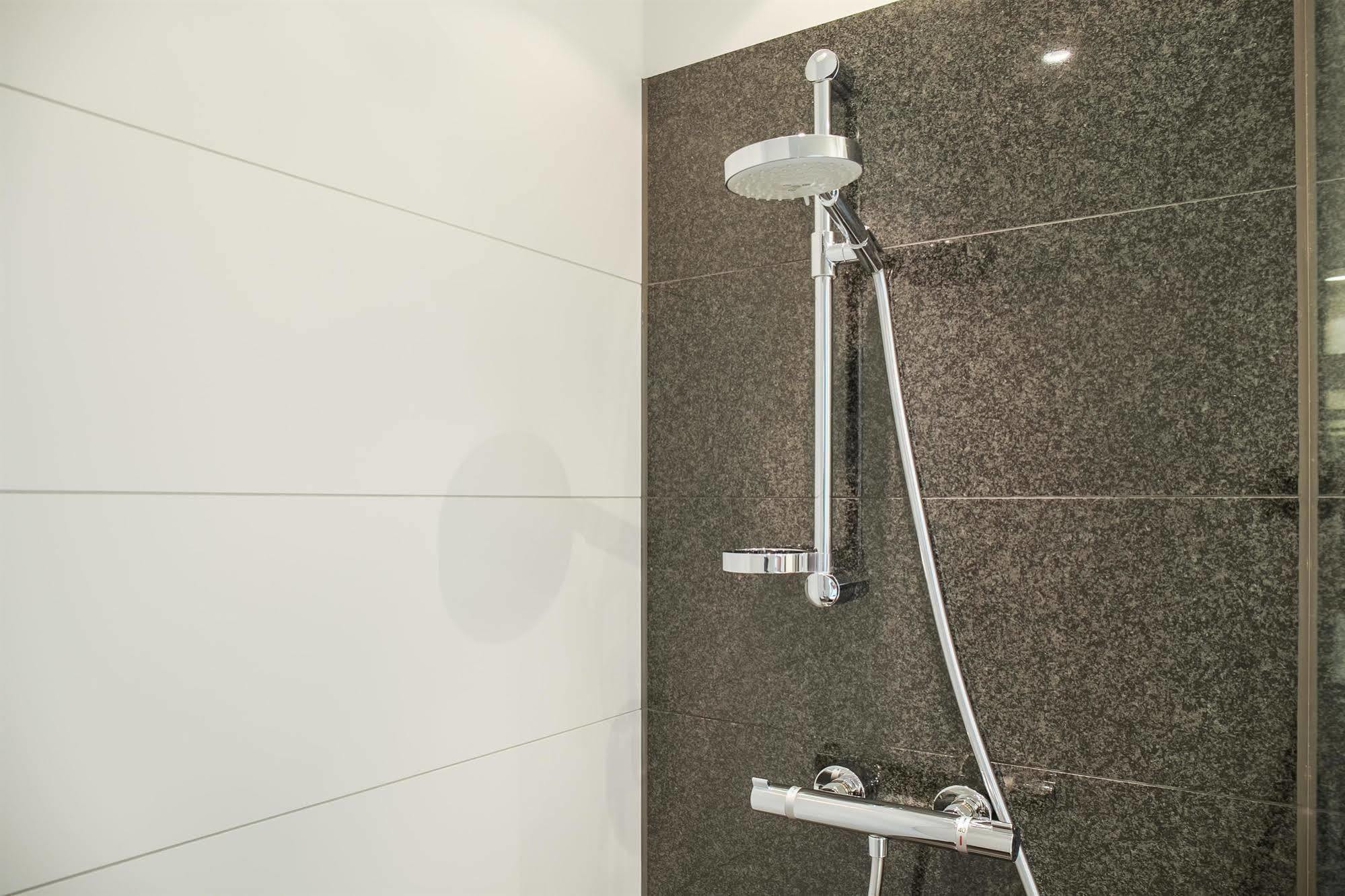 Motel One Rostock Buitenkant foto